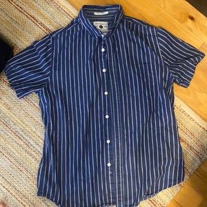 Men’s Striped button down collared shirt
